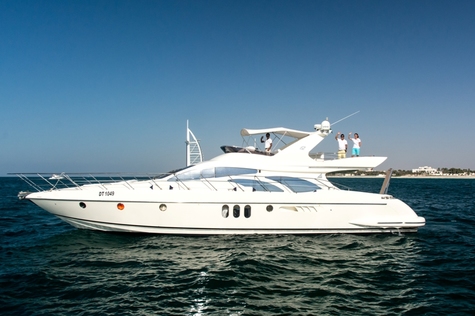 Yacht charter in Dubai Azimut 62