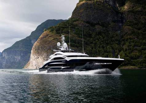 Yacht charter in Europe Julia 50m Heesen (ex Sairu, Lady Li)