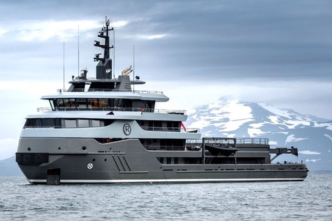 Yacht charter in Italy Icon RAGNAR 68m