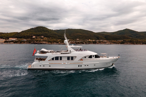 Yachts for sale in Greece Moonen 97